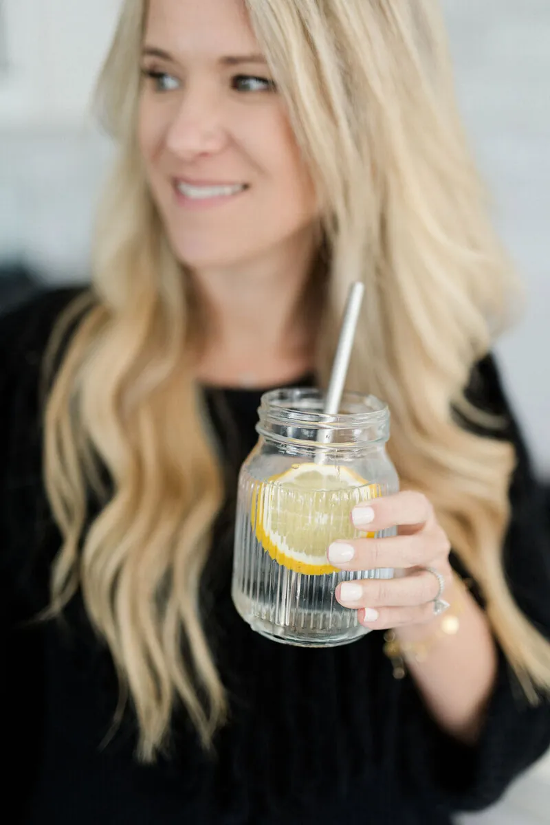Fresh lemon water — a simple daily habit for Aliso Viejo professionals working with a virtual dietitian